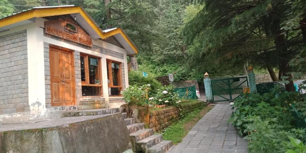 Hotel Forest View Lāhri Екстериор снимка